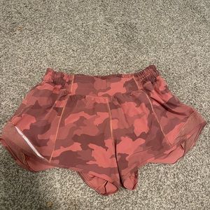 Lululemon hotty hot shorts 2.5 inch